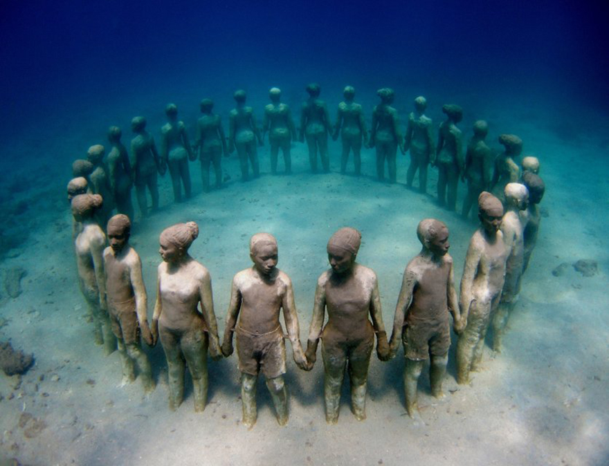 Viccisitudes "Underwater Sculpture Of 26 Children" By Jason Decaires Taylor In Grenada, West Indies